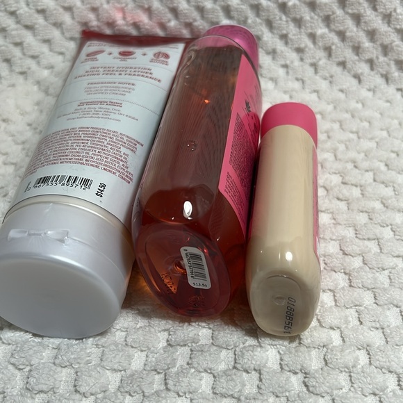 Bath and Body Works Strawberry Pound Cake Bundle - Picture 3 of 3